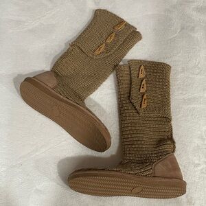 BearPaw Tan Knit Foldover Womens Boots.